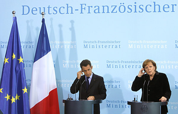 Der französische Staatspräsident Nicolas Sarkozy und Bundeskanzlerin Angela...