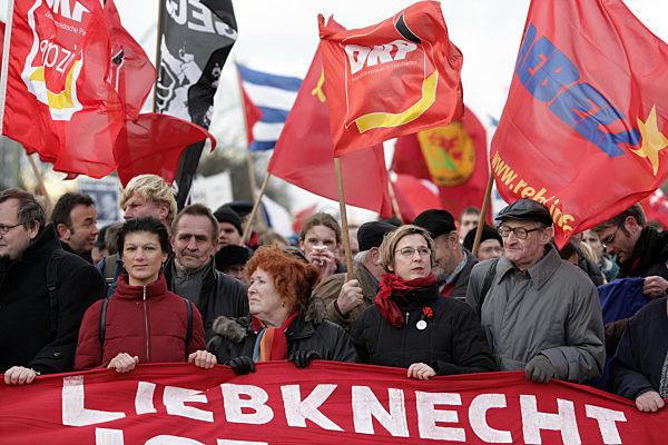 Teilnehmer der antifaschistischen Demonstration zum Gedenken an Karl...