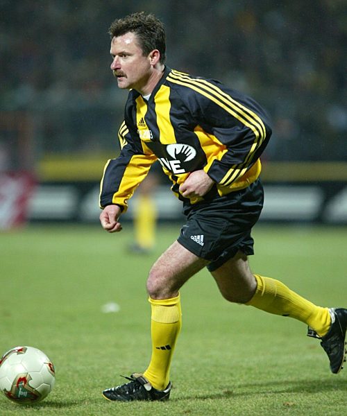 Fußball: Frank Lippmann am Ball