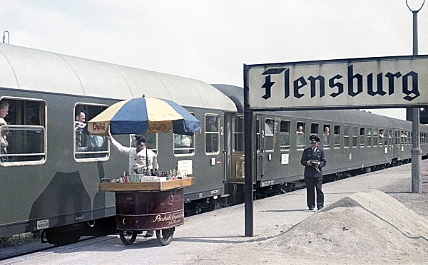 Nachkriegszeit - Service am Bahnsteig