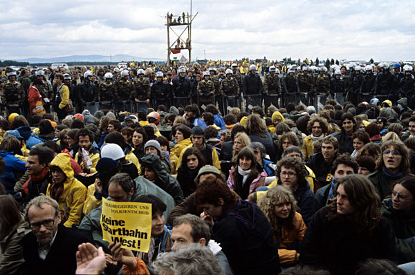 Polizei räumt das Baugelände der Startbahn West