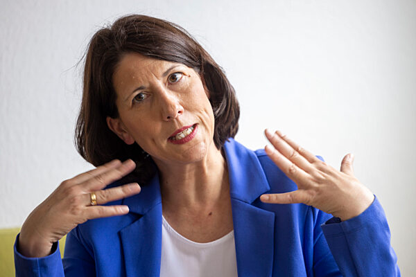 Sommerinterview mit Wirtschaftsministerin Daniela Schmitt