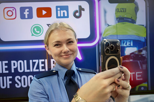 First influencer presented by the Rhineland-Palatinate police force TikTok for young talent: A police cadet is using short videos on the video platform to showcase her everyday student life and inspire young people to join the Rhineland-Palatinate police force. 19-year-old Laila Ziegler from the Palatinate region recently became the state police force's first corporate influencer.