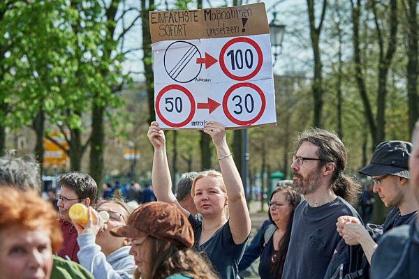 Demonstration fuer mehr Klimaschutz in Berlin