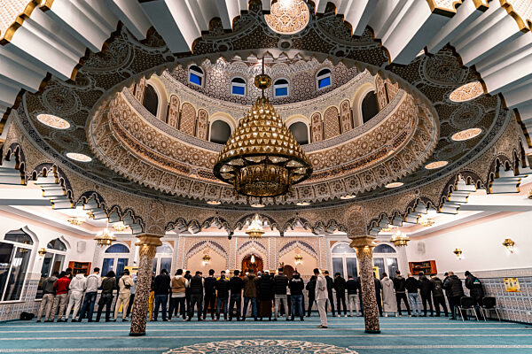 Fastenbrechen in der Abu Bakr Moschee in Frankfurt am Main