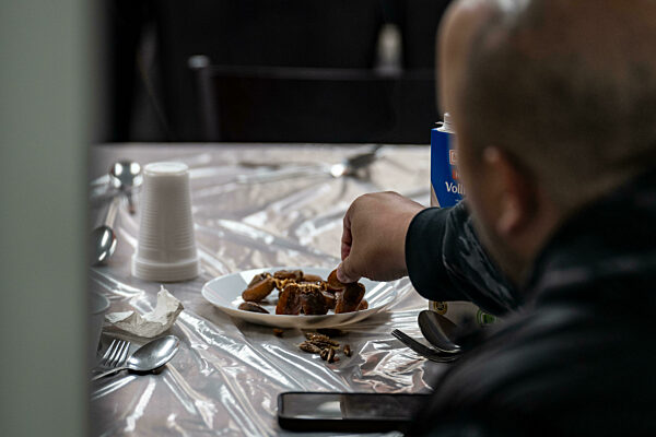 Fastenbrechen in der Abu Bakr Moschee in Frankfurt am Main