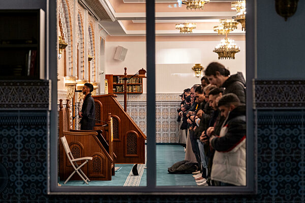 Fastenbrechen in der Abu Bakr Moschee in Frankfurt am Main