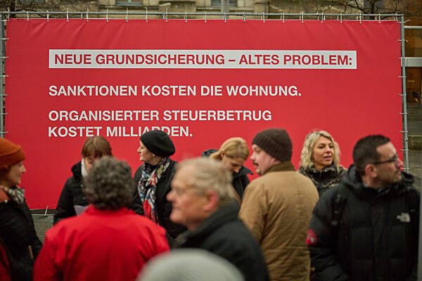 Sozialverbaende: Grundsicherung verschaerft soziale Not
