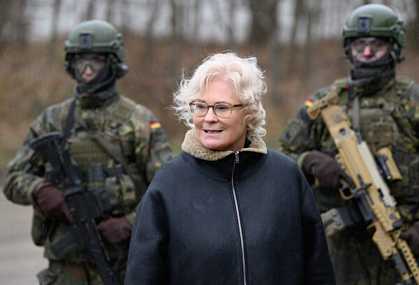 Verteidigungsministerin Lambrecht besucht Marder-Kompanie