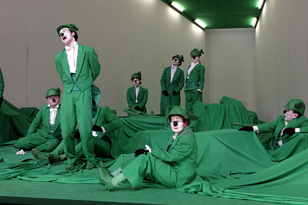 Therese Affolter (vorn, Mitte), Thomas Niehaus (stehend, l...