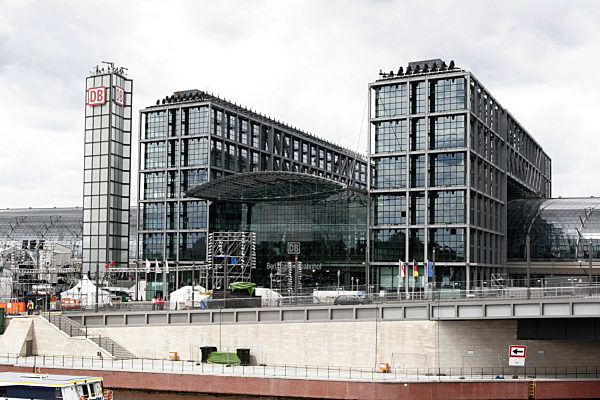 Berlins neuer Hauptbahnhof vor Eröffnung