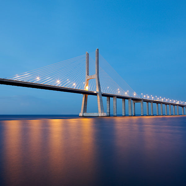 Vasco da Gama bridge at night