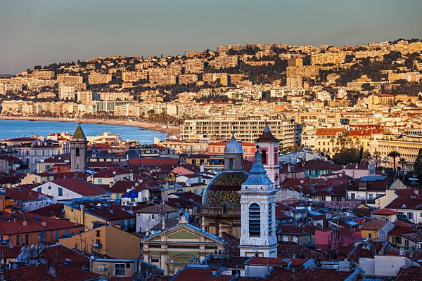 France, Provence-Alpes-Cote d'Azur, Nice, Cityview at sunrise, old town in the shadow