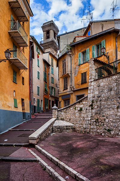 France, Provence-Alpes-Cote d'Azur, Nice, Old town, alley and houses