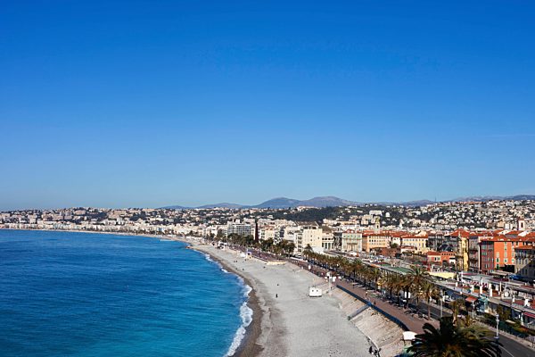 France, Provence-Alpes-Cote d'Azur, Nice, City view and beach on French Riviera