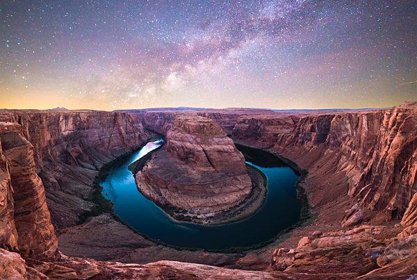 USA, Arizona, Bendhorse shoe, starry sky
