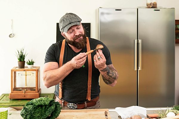 Vegan man cleaning mushrooms in his kitchen