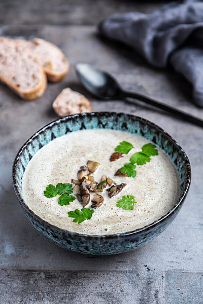 Creme of mushroom soup with cocosnut milk, parsley and baguette