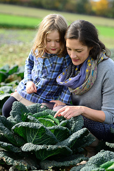 Mother with daughter in a savoy field
