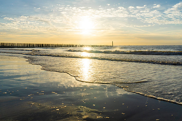 Netherlands, Cadzand-Bad, beach with breakwater at twilight