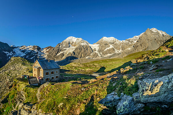 Hintergrathutte refuge in Ortler Alps