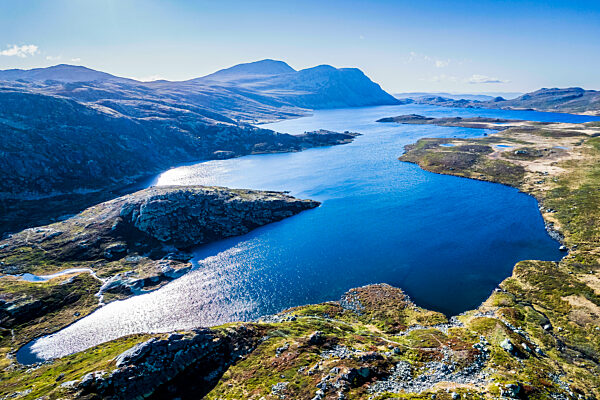 Norway, Vestfold og Telemark, Drone view of Heddersvatn lake and surrounding mountains