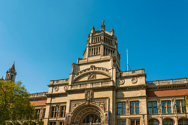 UK, England, London, Facade of Victoria and Albert Museum