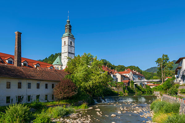 Slovenia, Upper Carniola, Skofja Loka, Selska Sora river flowing through idyllic town in summer