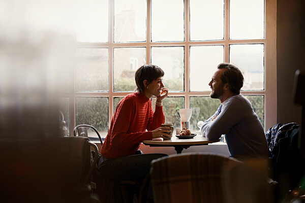 Couple enjoying a romantic lunch at a coffee shop in London