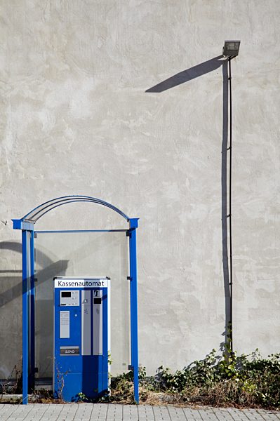 Germany, Berlin, Automate with street light at parking place