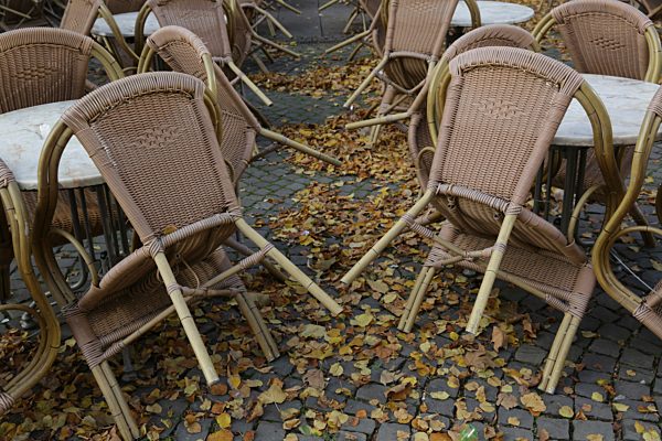 Germany, North Rine-Westphalia, Cologne, chairs at street cafe