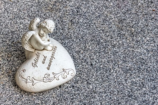 Austria, Upper Austria, Linz, Cemetery, Tomb, Angel figure on hearth