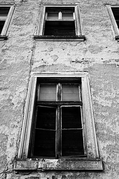 Germany, Saxony, Meissen, facade of old abandoned multi-family house