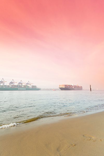 Germany, Hamburg, incoming Container ship MOL Quest, harbour, beach Oevelgoenne, in the morning