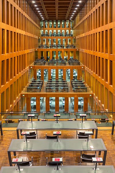 Germany, Berlin, reading room at Jacob-und-Wilhelm-Grimm-Zentrum