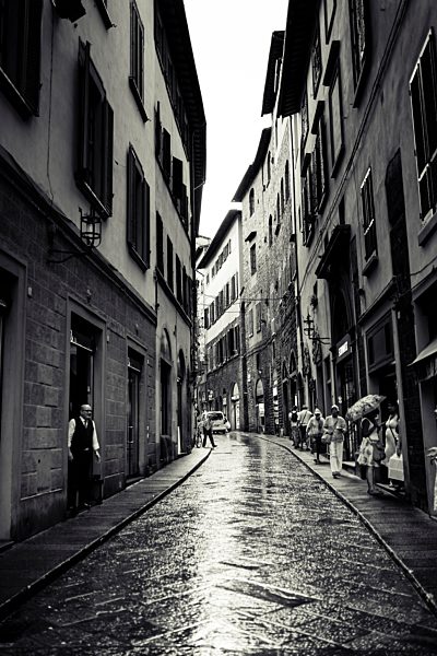 Italy, Tuscany, Florence, narrow street on a rainy day