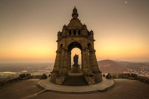 Germany, North Rhine-Westphalia, Porta Westfalica, view to Emperor-Wilhelm monument at twilight
