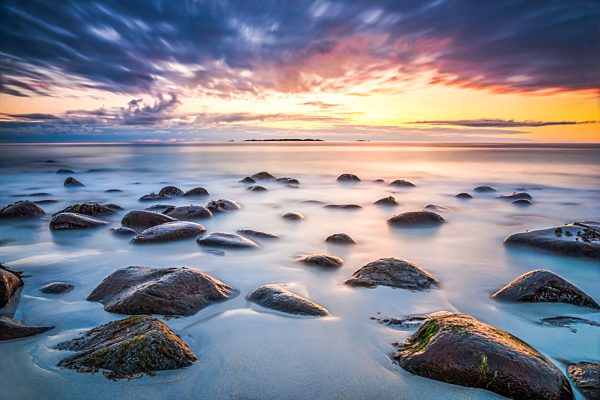 Scandinavia, Norway, Lofoten, Vestvagoy, Sundown at the coastline of Utakleiv