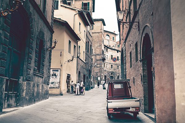 Italy, Tuscany, Florence, view to a narrow street