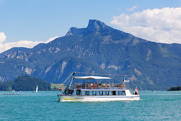 Austria, Upper Austria, Salzkammergut, View of a passenger ship in Mondsee Lake, Schafberg in the background
