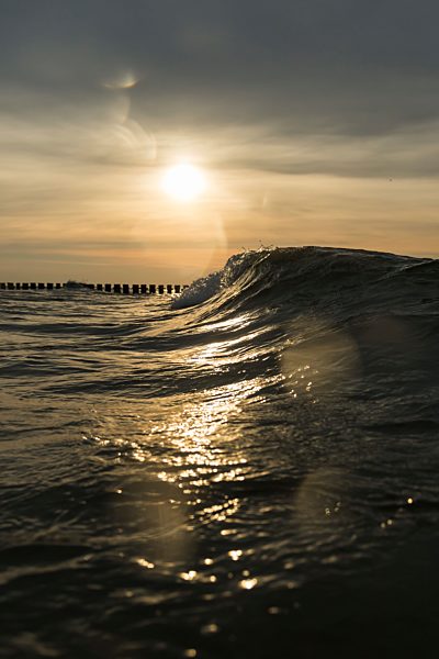 Germany, Mecklenburg-Western Pomerania, Prerow, Baltic Sea, sun rise