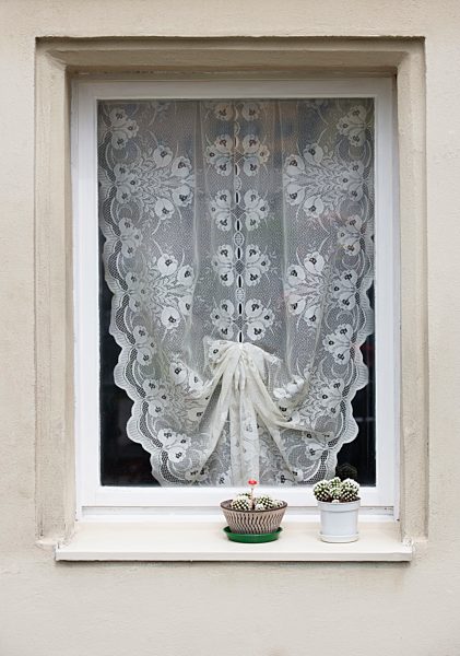 Germany, Bavaria, Regensburg, view of house front with window and curtain