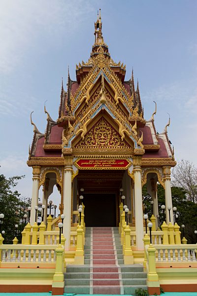 Thailand, Samut Sakhon, view to Wat Lang San Prasi