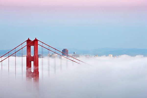 USA, California, San Francisco, Golden Gate Bridge in fog