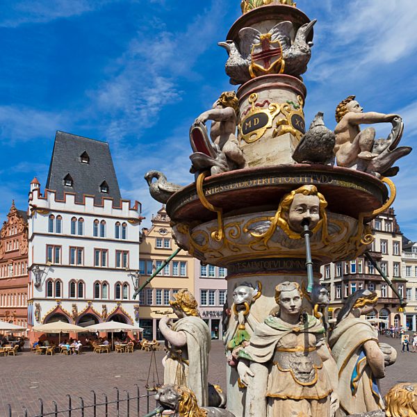 Germany, Rhineland Palatinate, Trier, Main Market with Steipe building