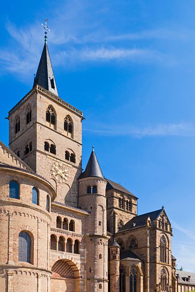 Germany, Rhineland Palatinate, Trier, View of St Peter cathedral