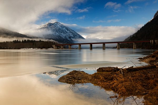 Germany, Bavaria, Lenggries, Bad Toelz Wolfratshausen, bridge over frozen Sylvenstein Dam