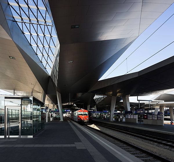 Austria, Vienna, view to platform of main station