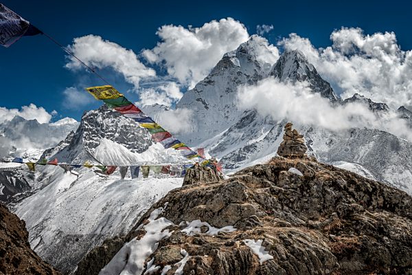 Nepal, Khumbu, Everest region, Ama Dablam and prayer flags