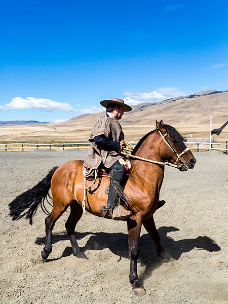 Chile, Patagonia, riding gaucho